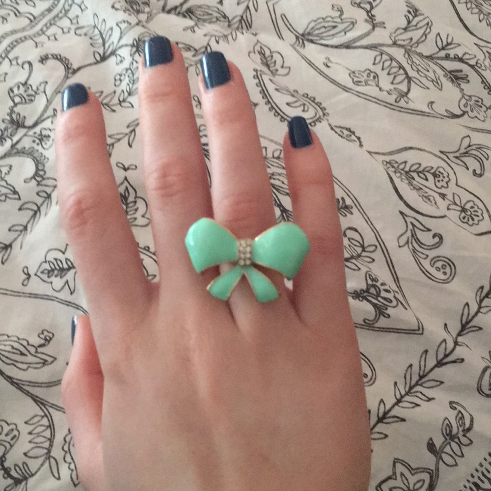 Bow Ring - Picture 2 of 2